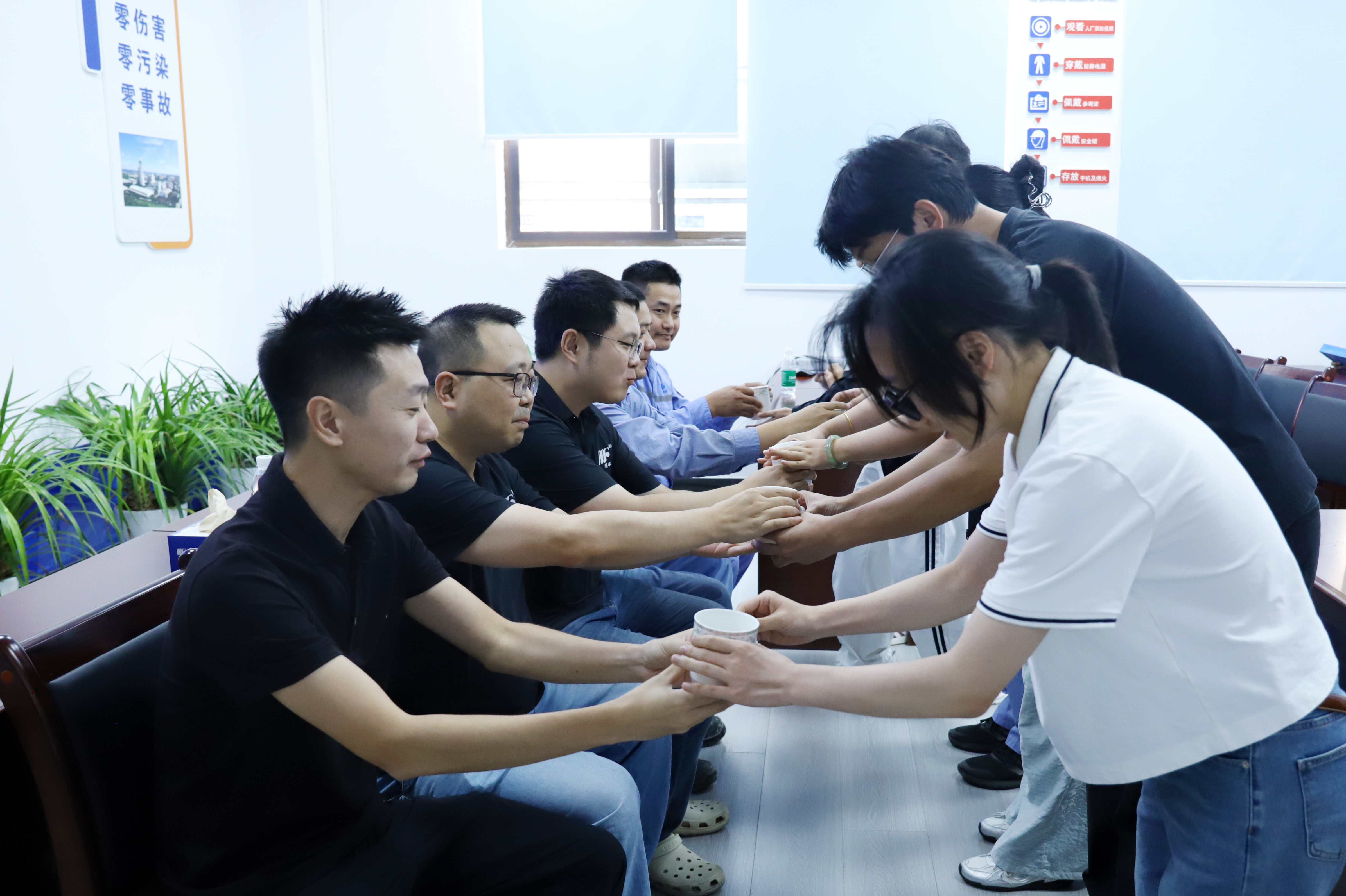举行市场营销新工“师带徒”拜师仪式
